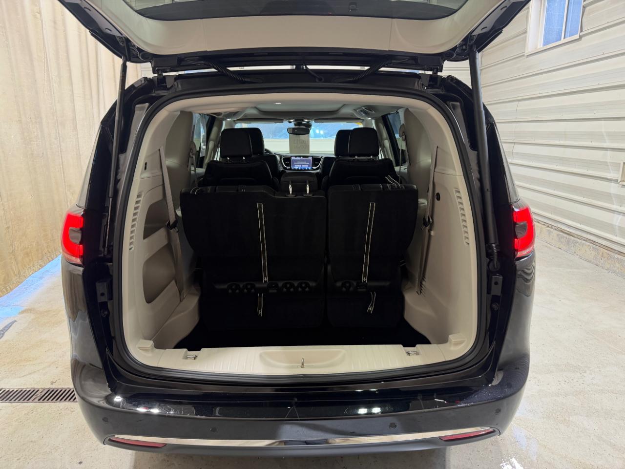 Chrysler Pacifica Touring L AWD 2024