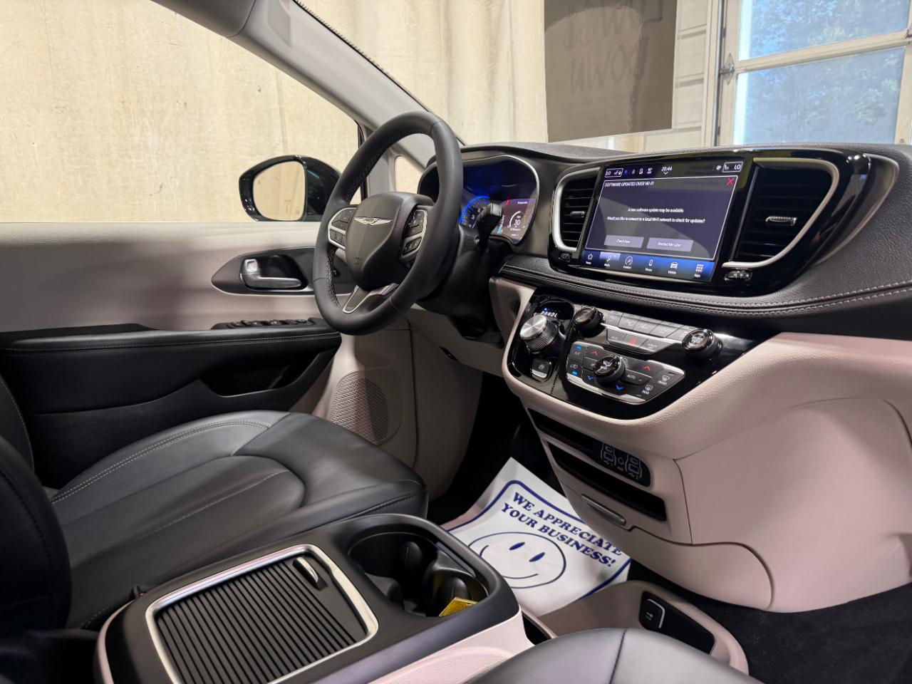 Chrysler Pacifica Touring L AWD 2024