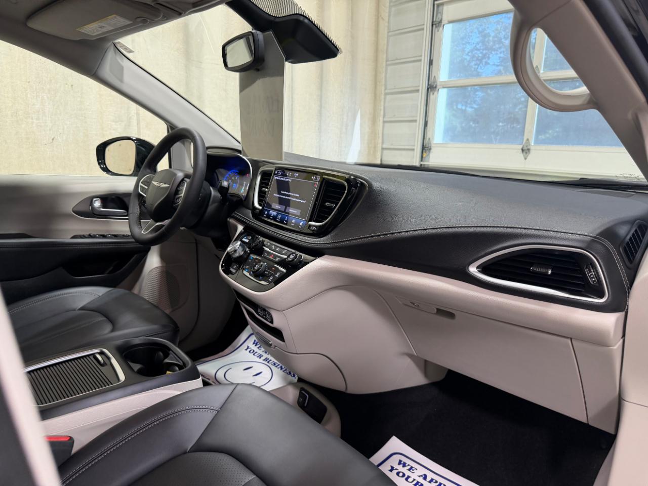 Chrysler Pacifica Touring L AWD 2024