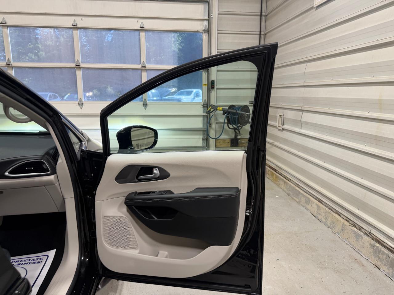 Chrysler Pacifica Touring L AWD 2024