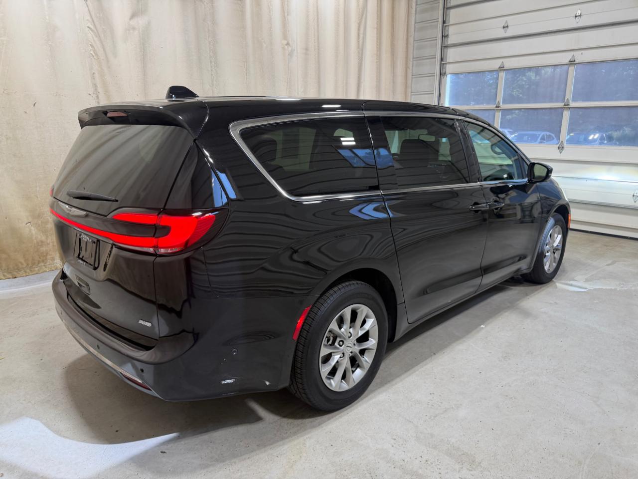 Chrysler Pacifica Touring L AWD 2024