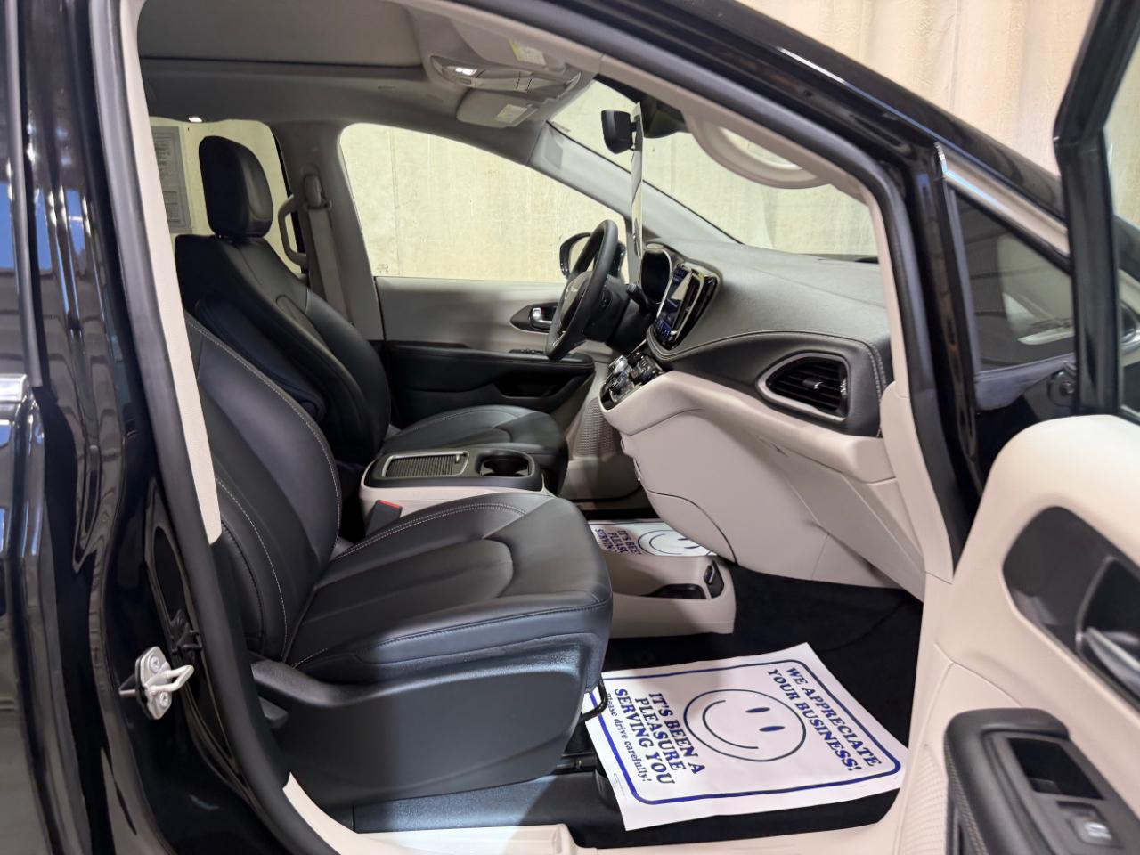 Chrysler Pacifica Touring L AWD 2024