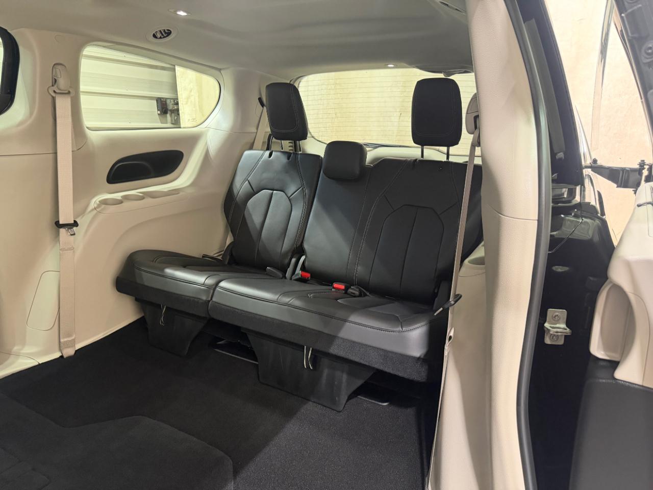 Chrysler Pacifica Touring L AWD 2024