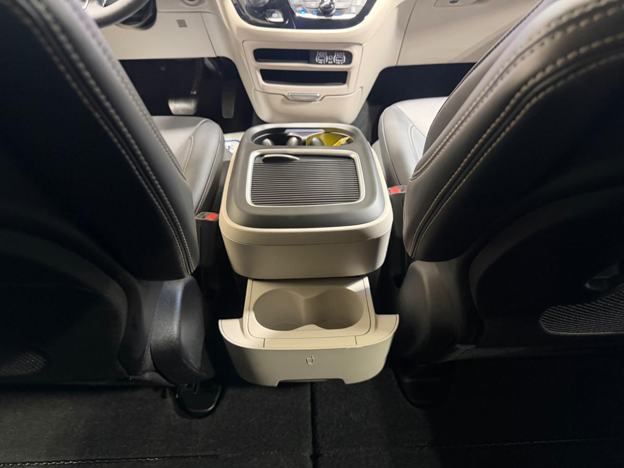 Chrysler Pacifica Touring L AWD 2024