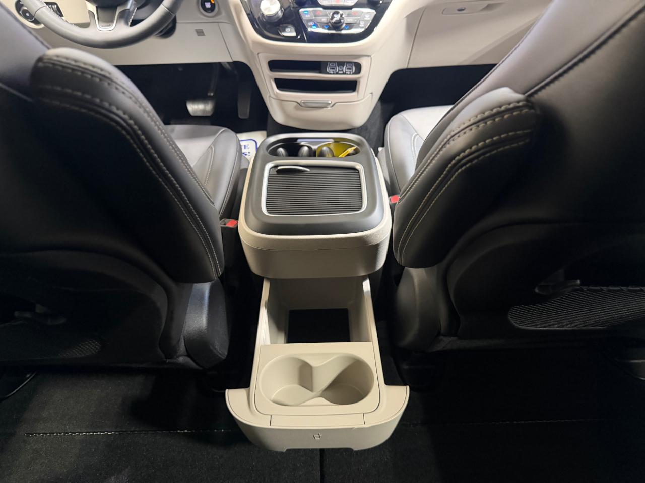 Chrysler Pacifica Touring L AWD 2024