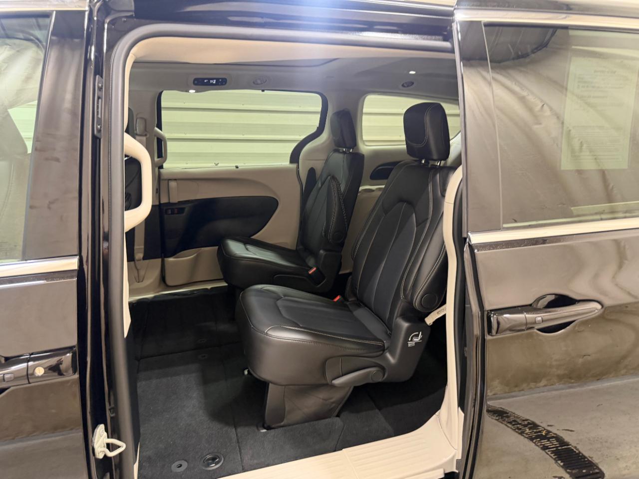Chrysler Pacifica Touring L AWD 2024
