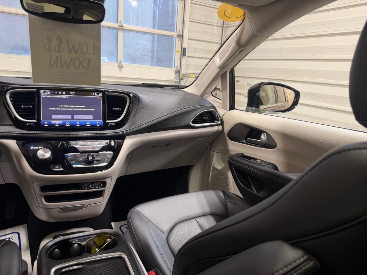 Chrysler Pacifica Touring L AWD 2024