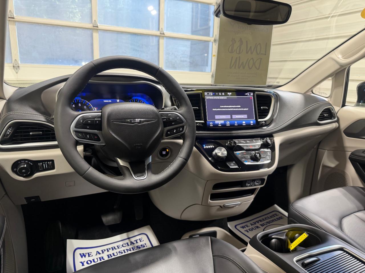 Chrysler Pacifica Touring L AWD 2024