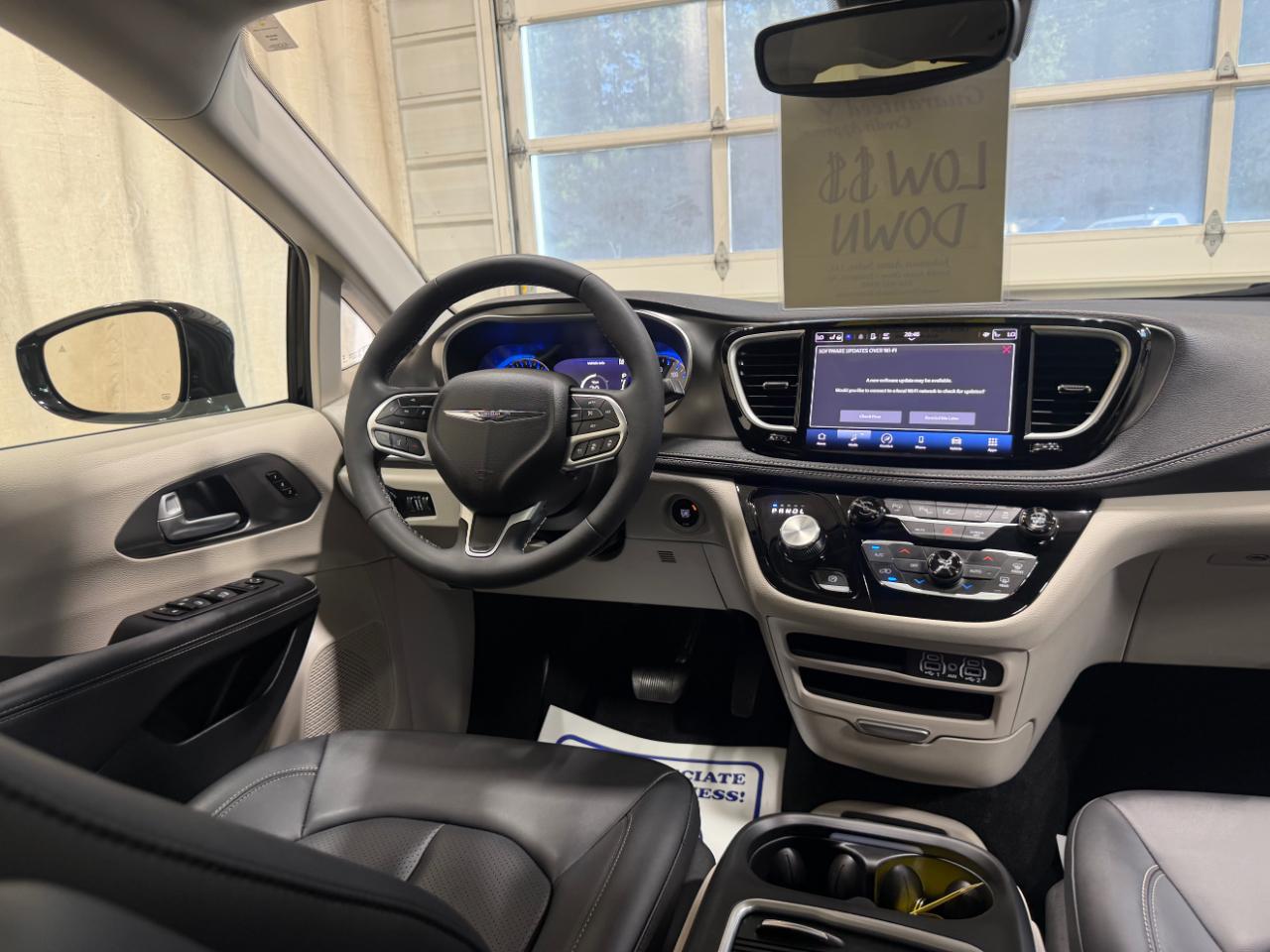 Chrysler Pacifica Touring L AWD 2024