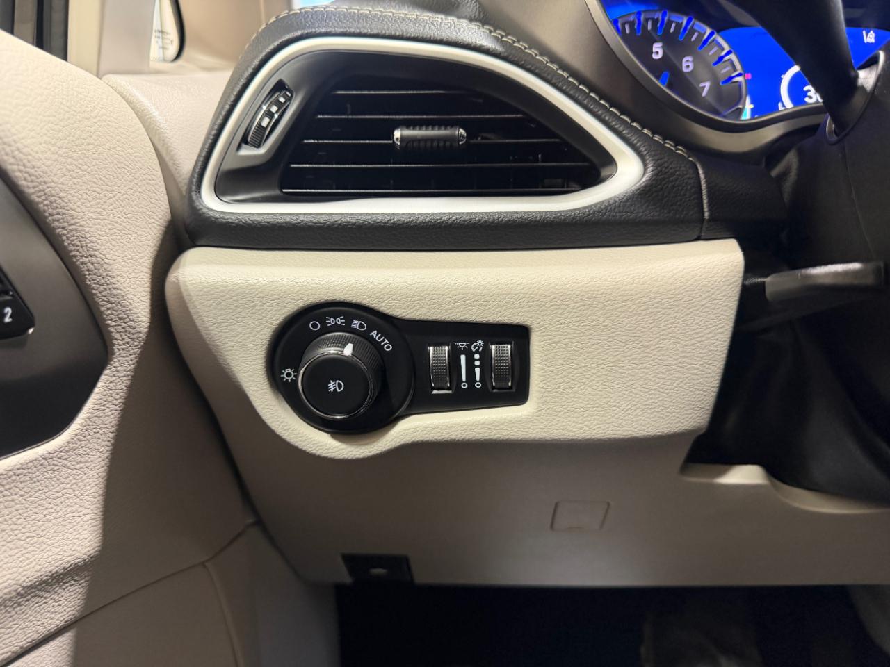 Chrysler Pacifica Touring L AWD 2024