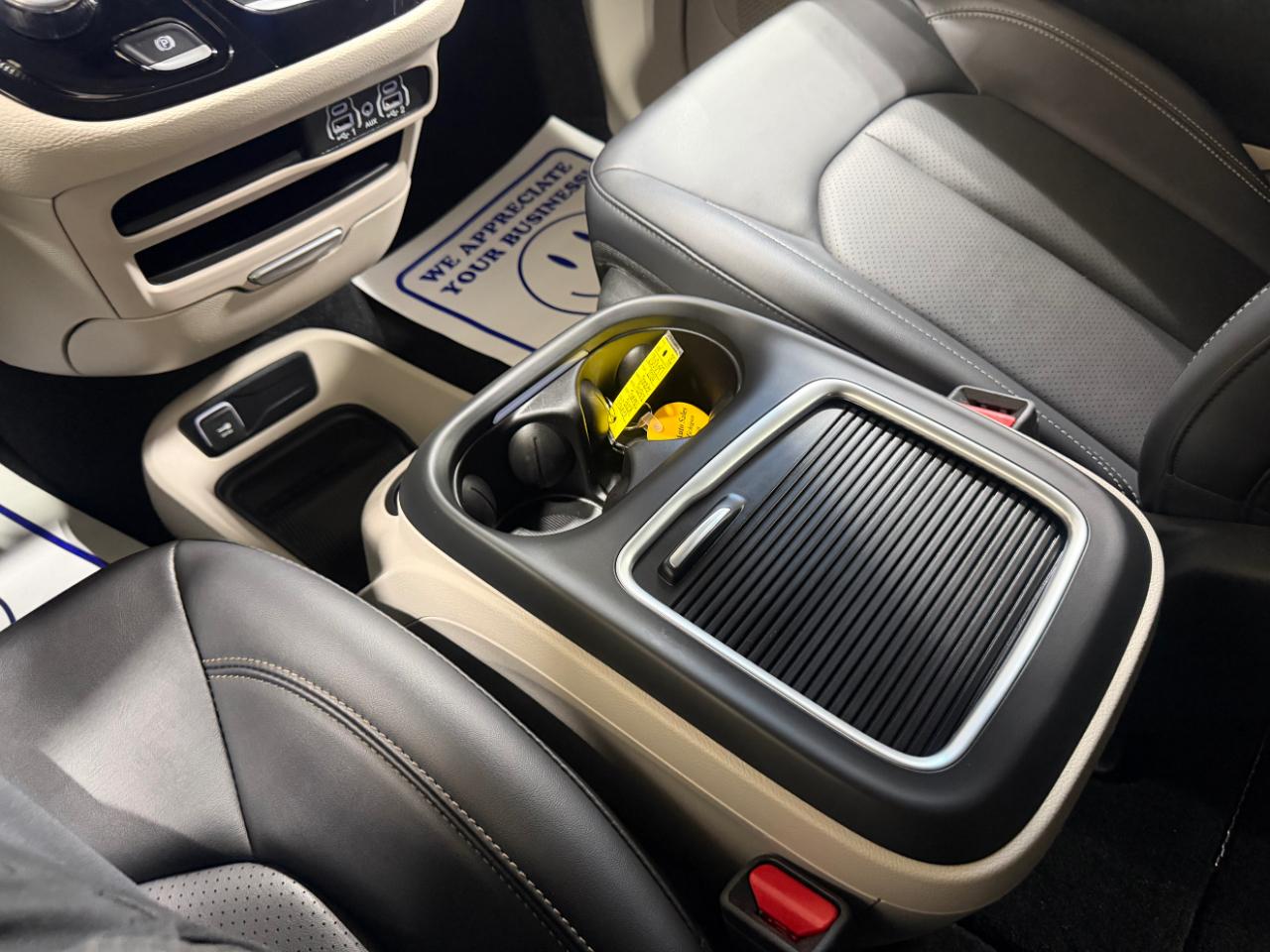 Chrysler Pacifica Touring L AWD 2024