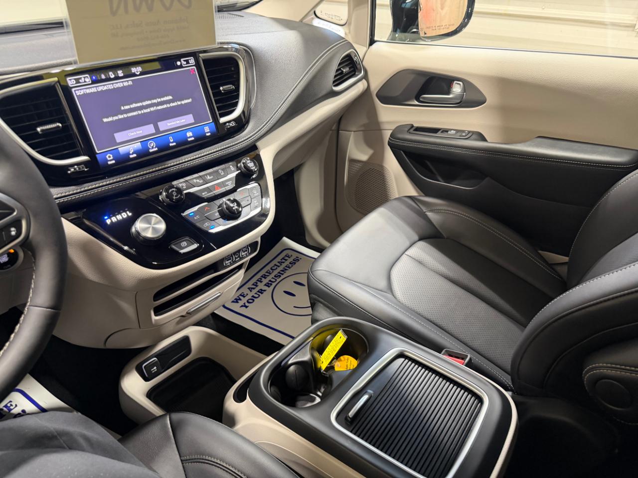 Chrysler Pacifica Touring L AWD 2024