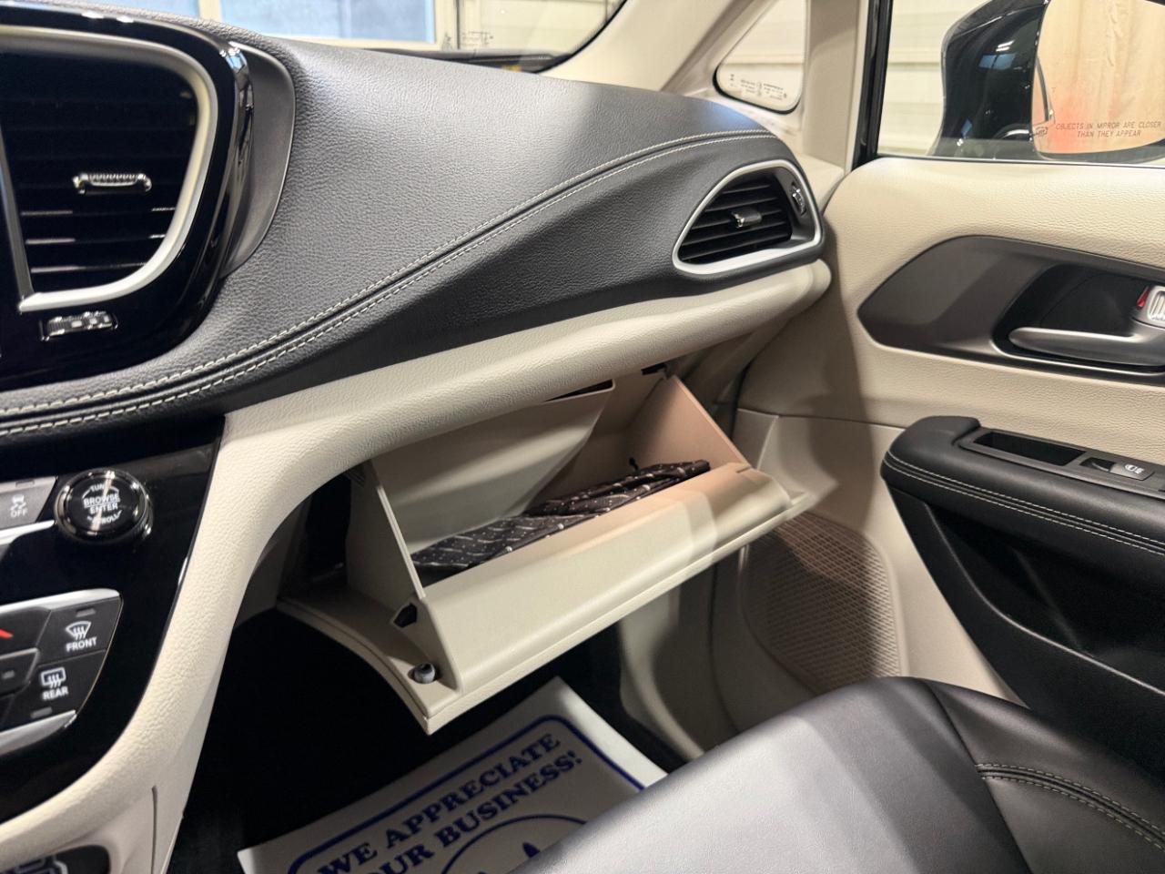 Chrysler Pacifica Touring L AWD 2024