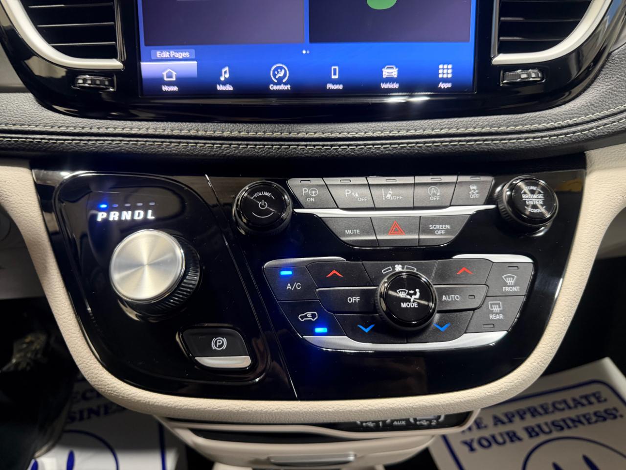 Chrysler Pacifica Touring L AWD 2024