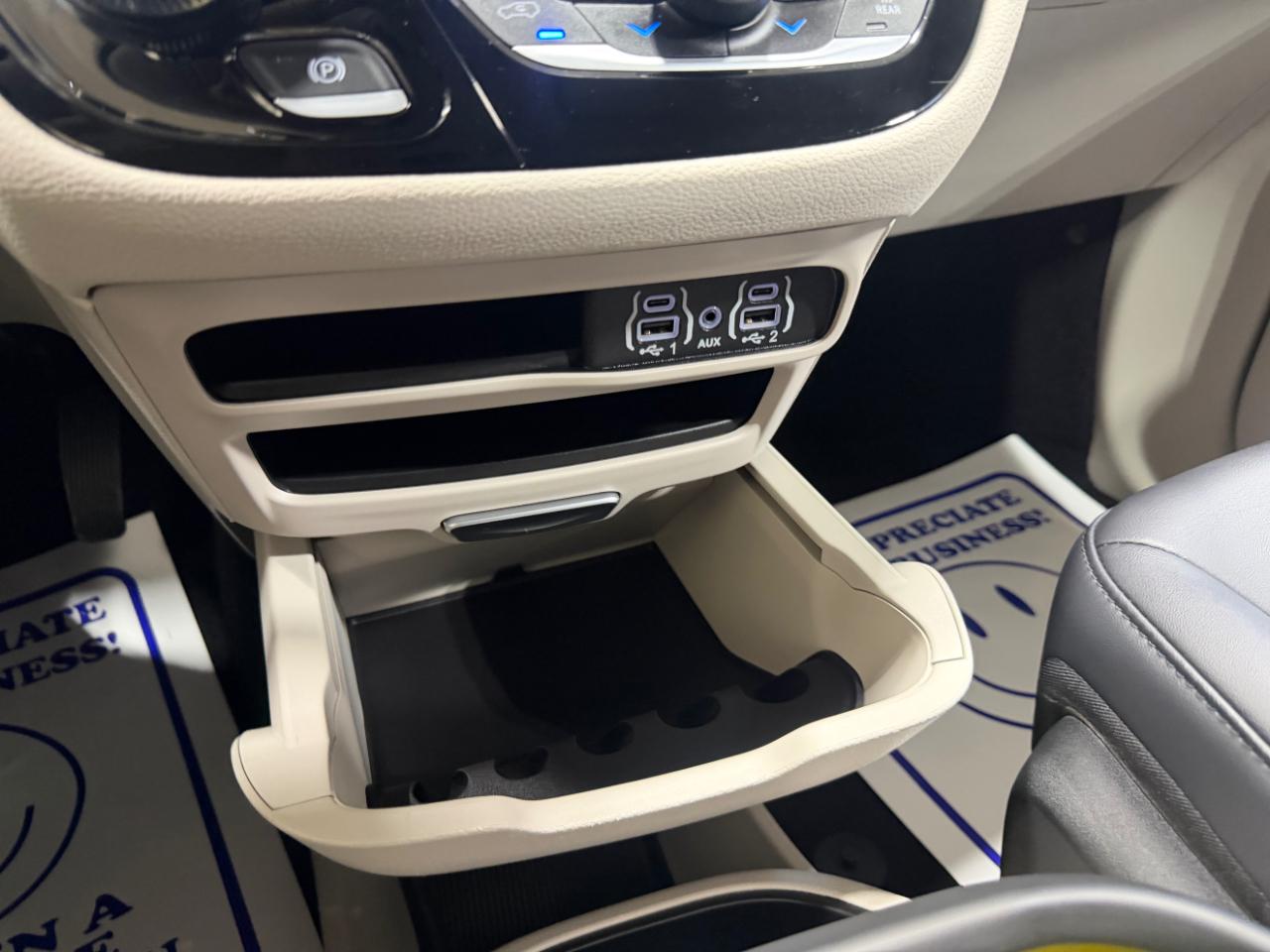 Chrysler Pacifica Touring L AWD 2024