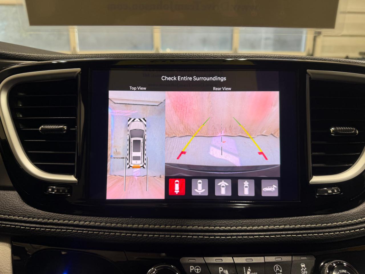 Chrysler Pacifica Touring L AWD 2024