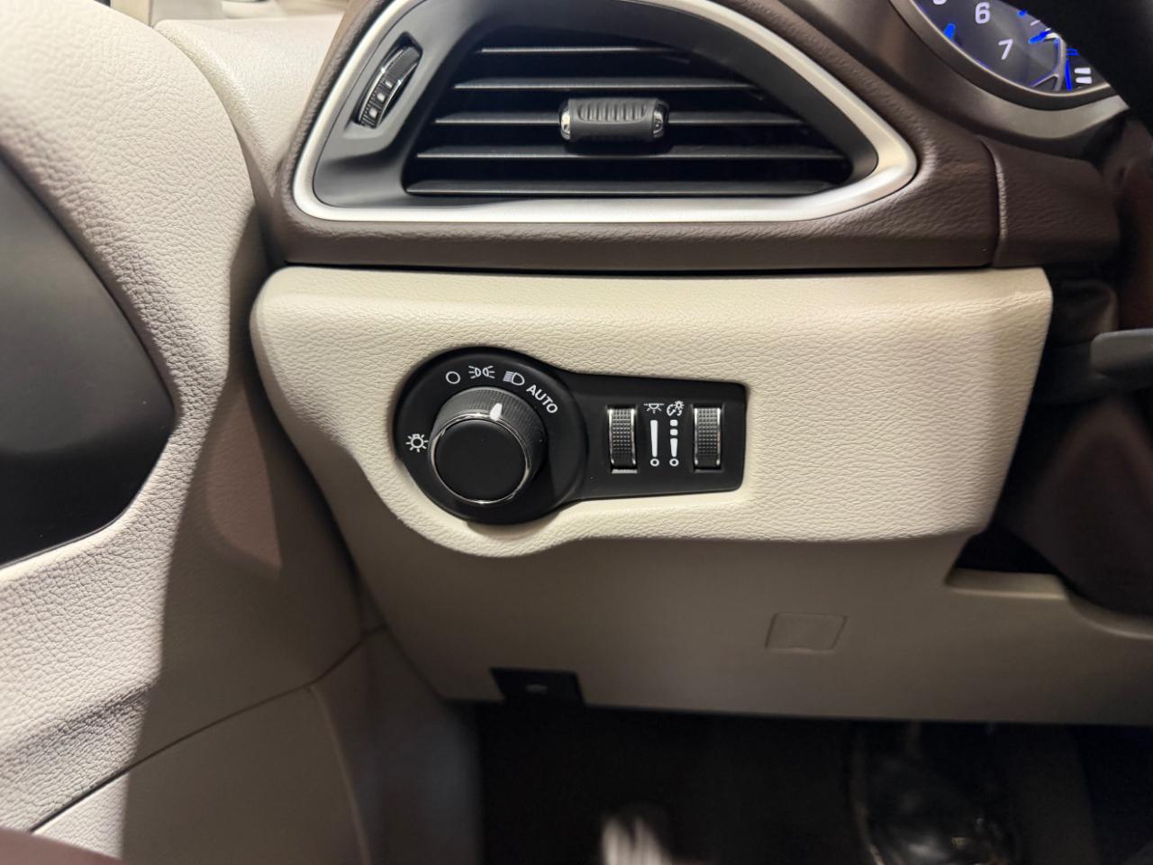 Chrysler Voyager LX FWD 2020