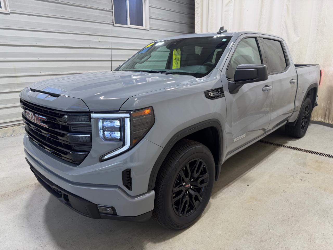 GMC Sierra 1500 4WD Crew Cab 147" Elevation w/3VL 2024