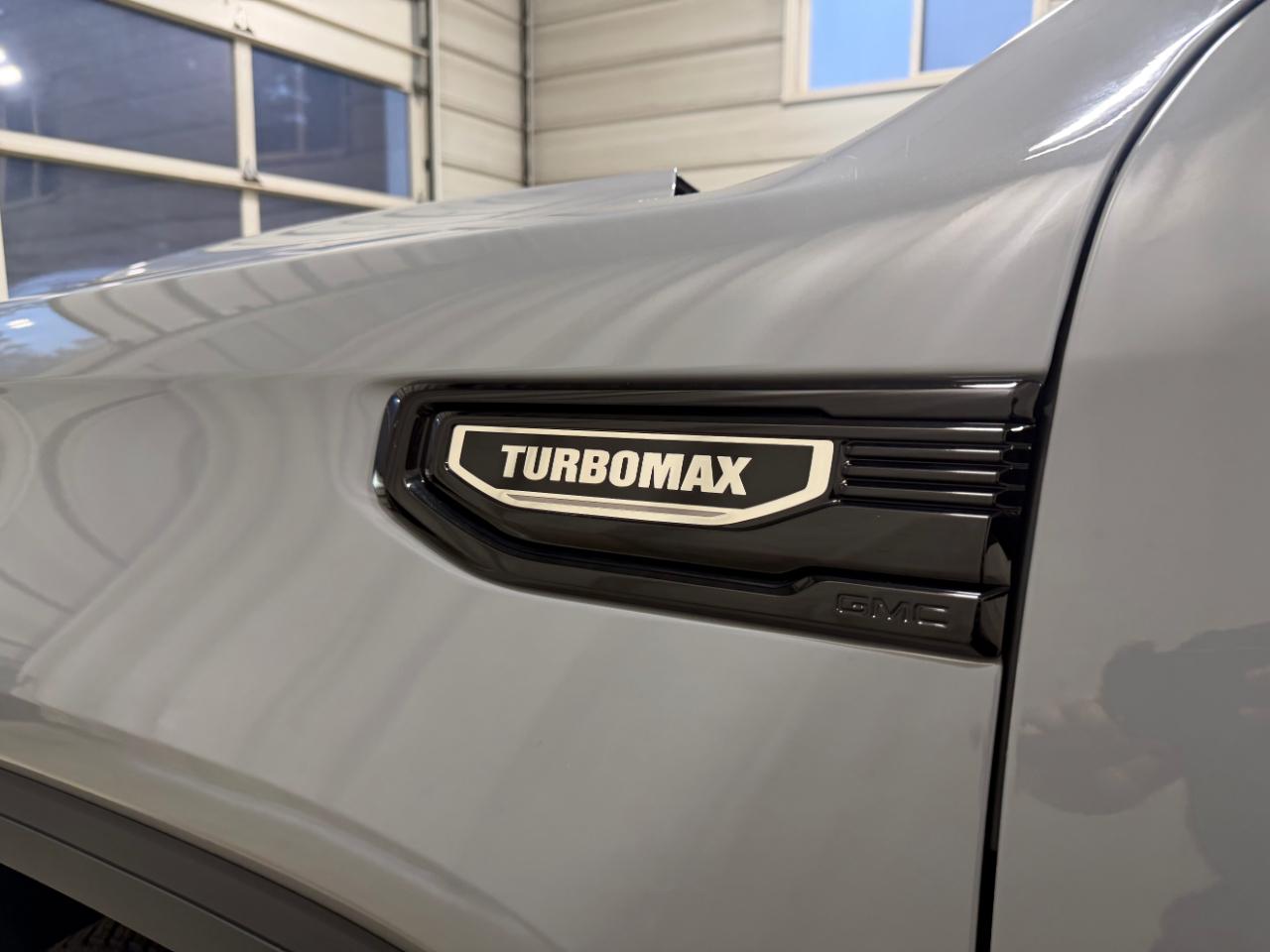 GMC Sierra 1500 4WD Crew Cab 147" Elevation w/3VL 2024