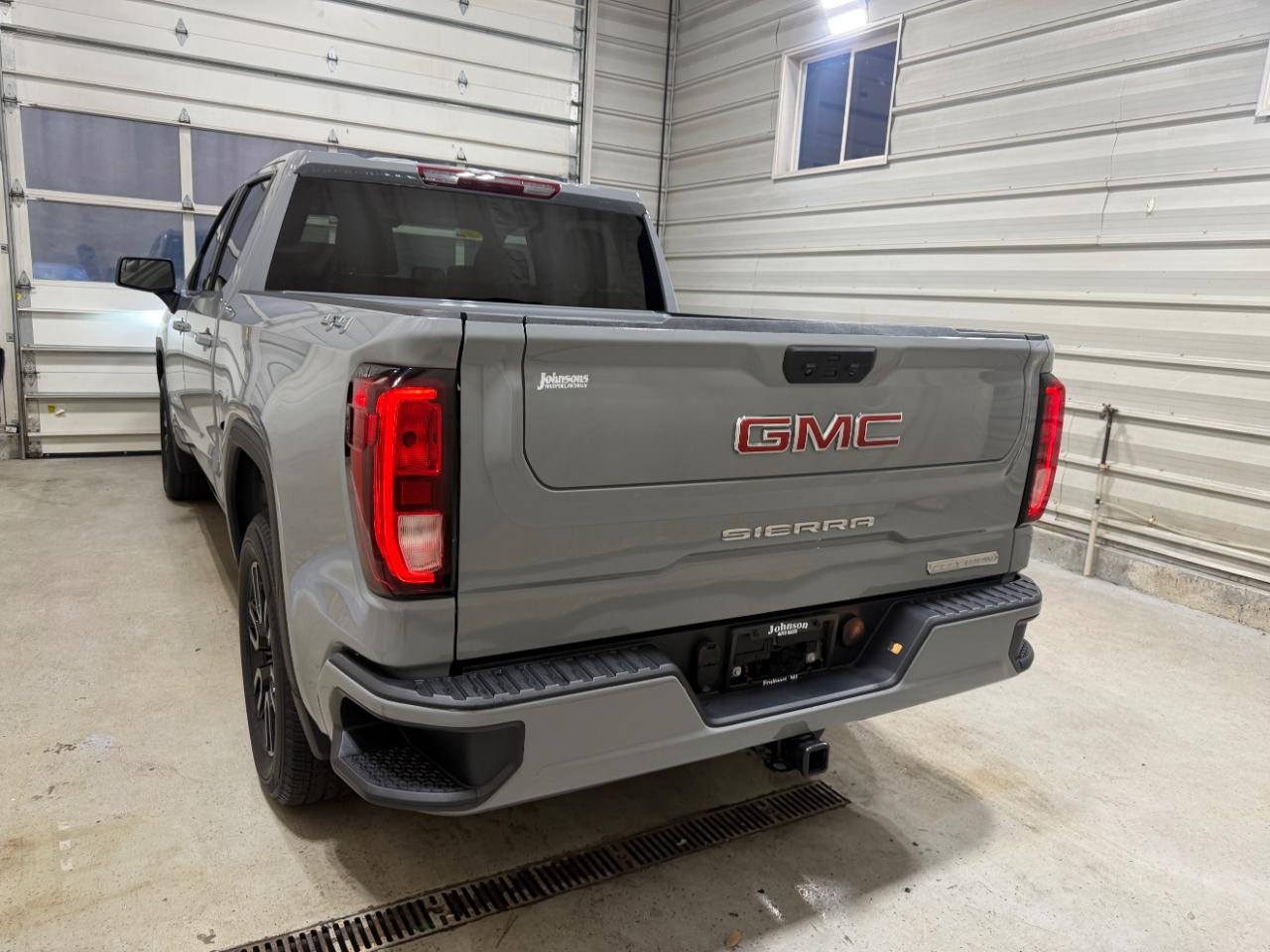 GMC Sierra 1500 4WD Crew Cab 147" Elevation w/3VL 2024