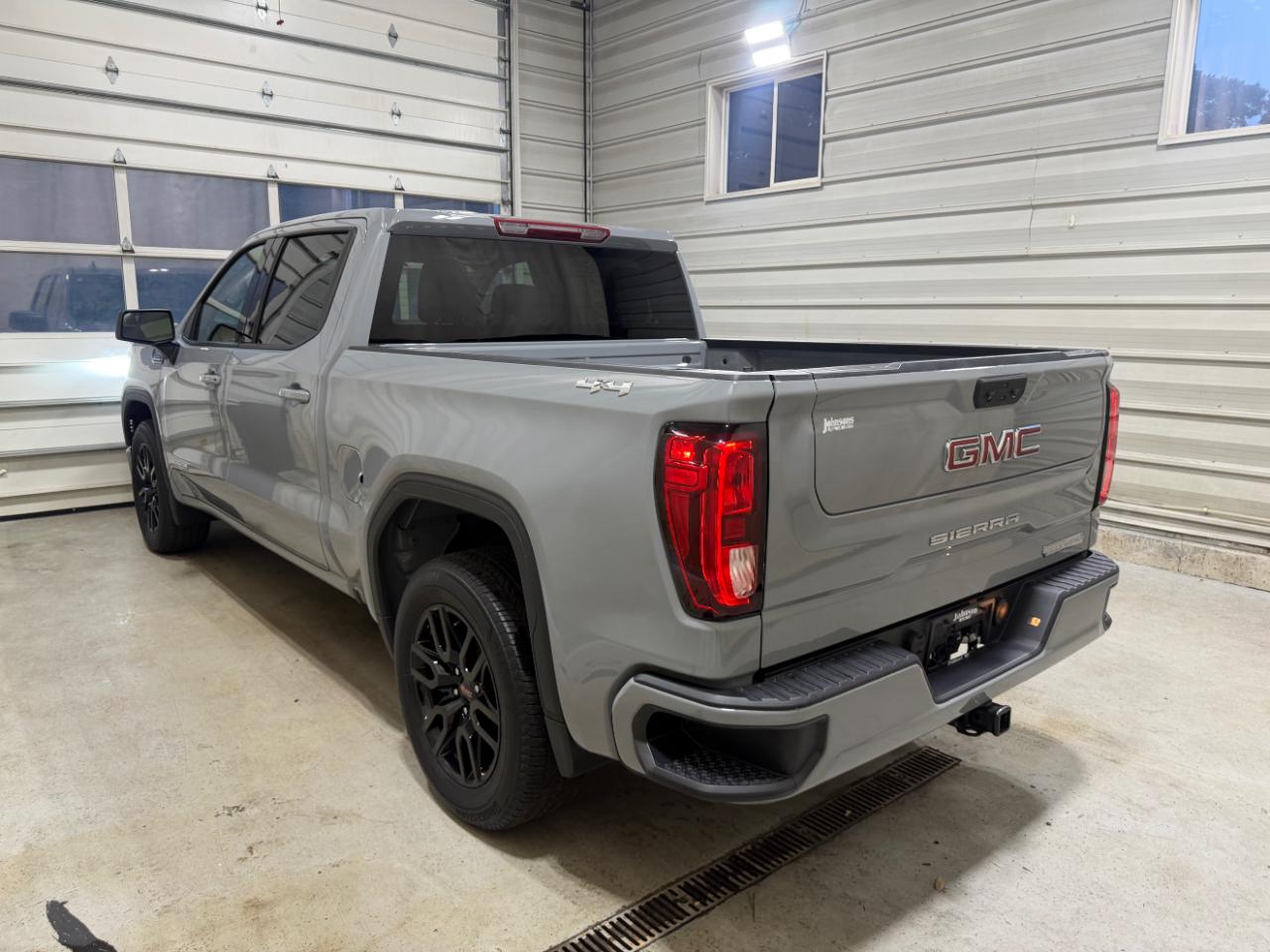 GMC Sierra 1500 4WD Crew Cab 147" Elevation w/3VL 2024