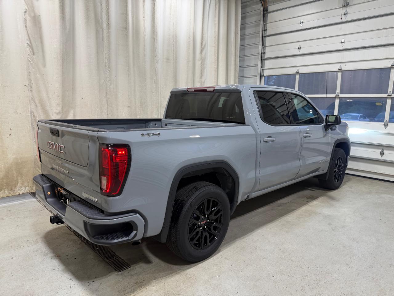 GMC Sierra 1500 4WD Crew Cab 147" Elevation w/3VL 2024