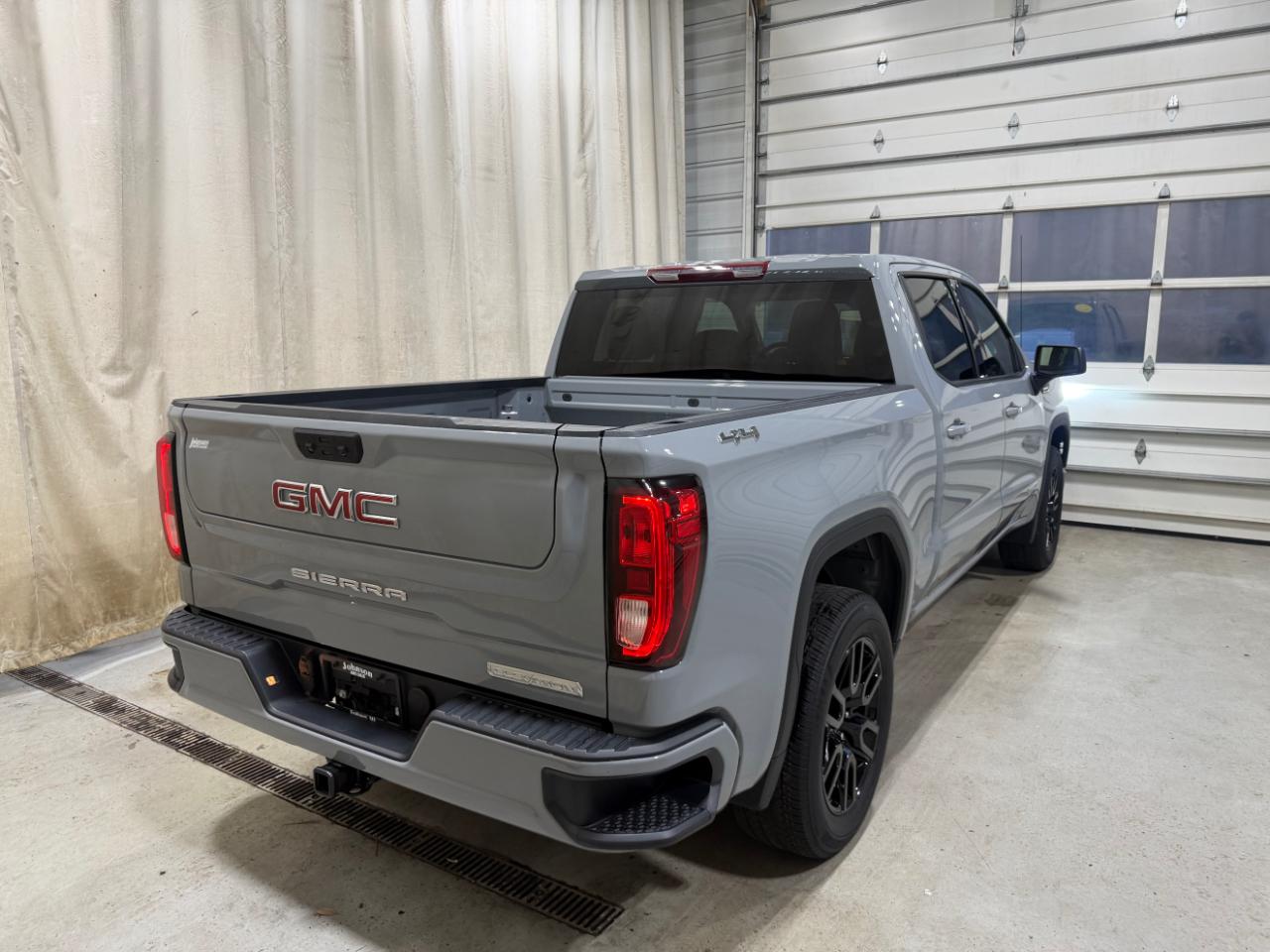 GMC Sierra 1500 4WD Crew Cab 147" Elevation w/3VL 2024