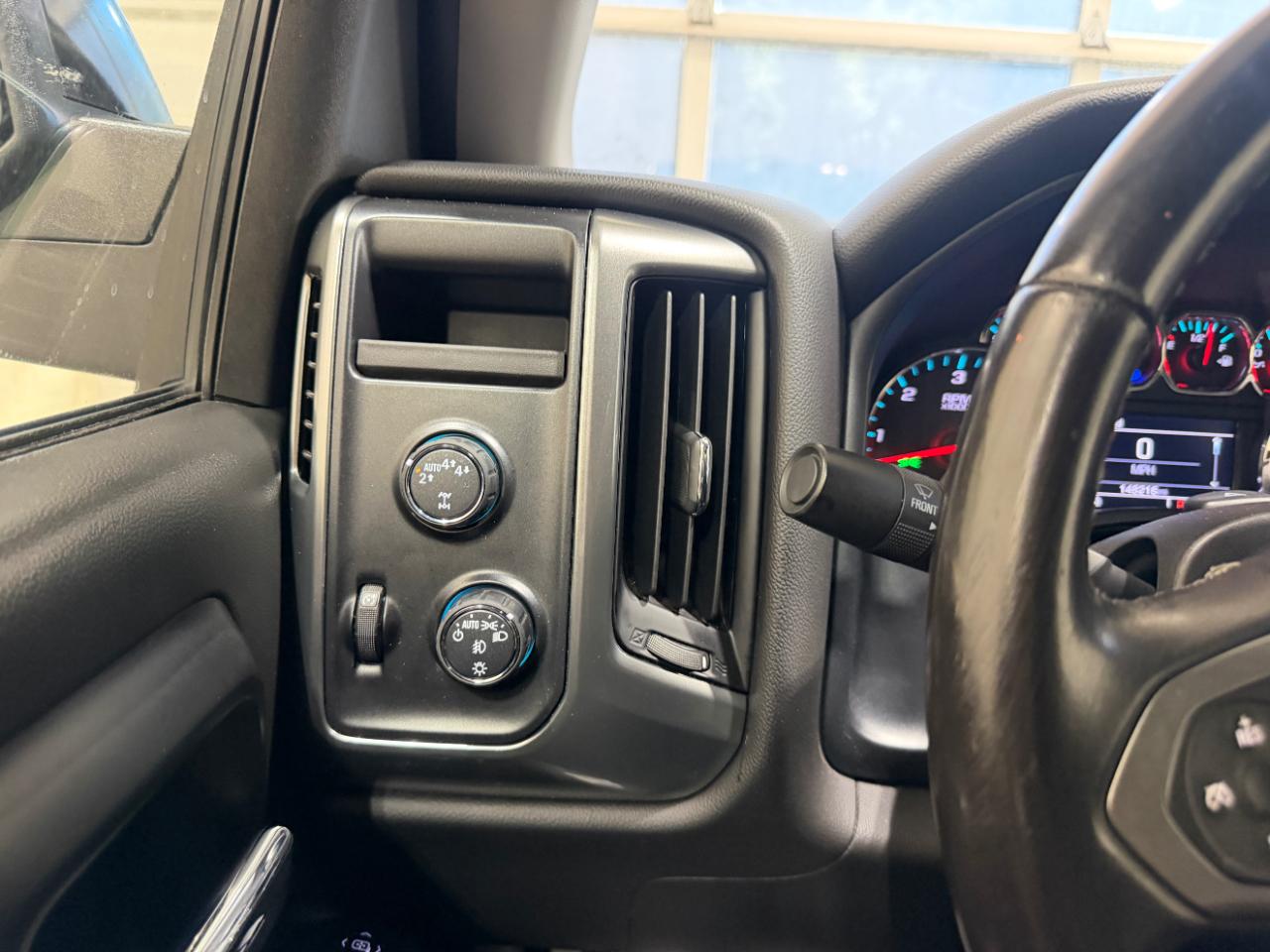 Chevrolet Silverado 1500 4WD Crew Cab 143.5" LT w/1LT 2018