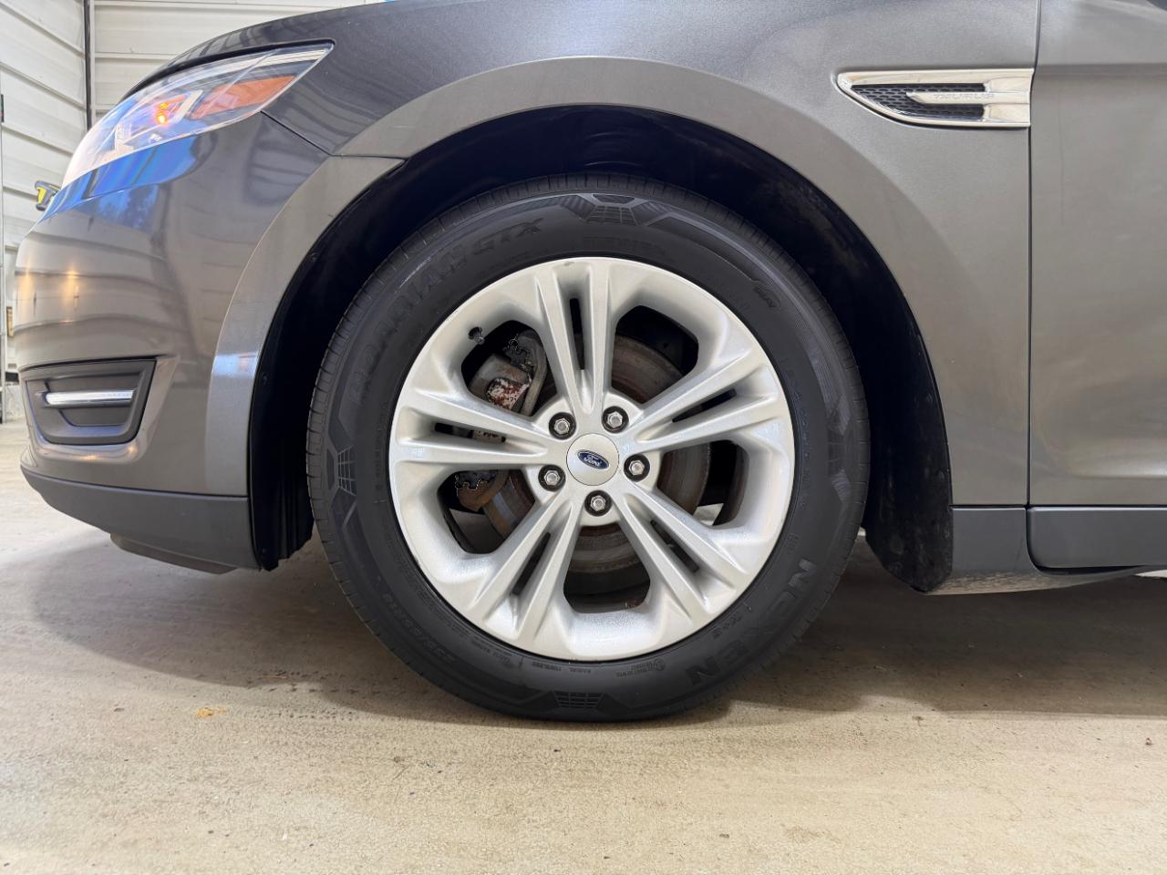 Ford Taurus SEL FWD 2018