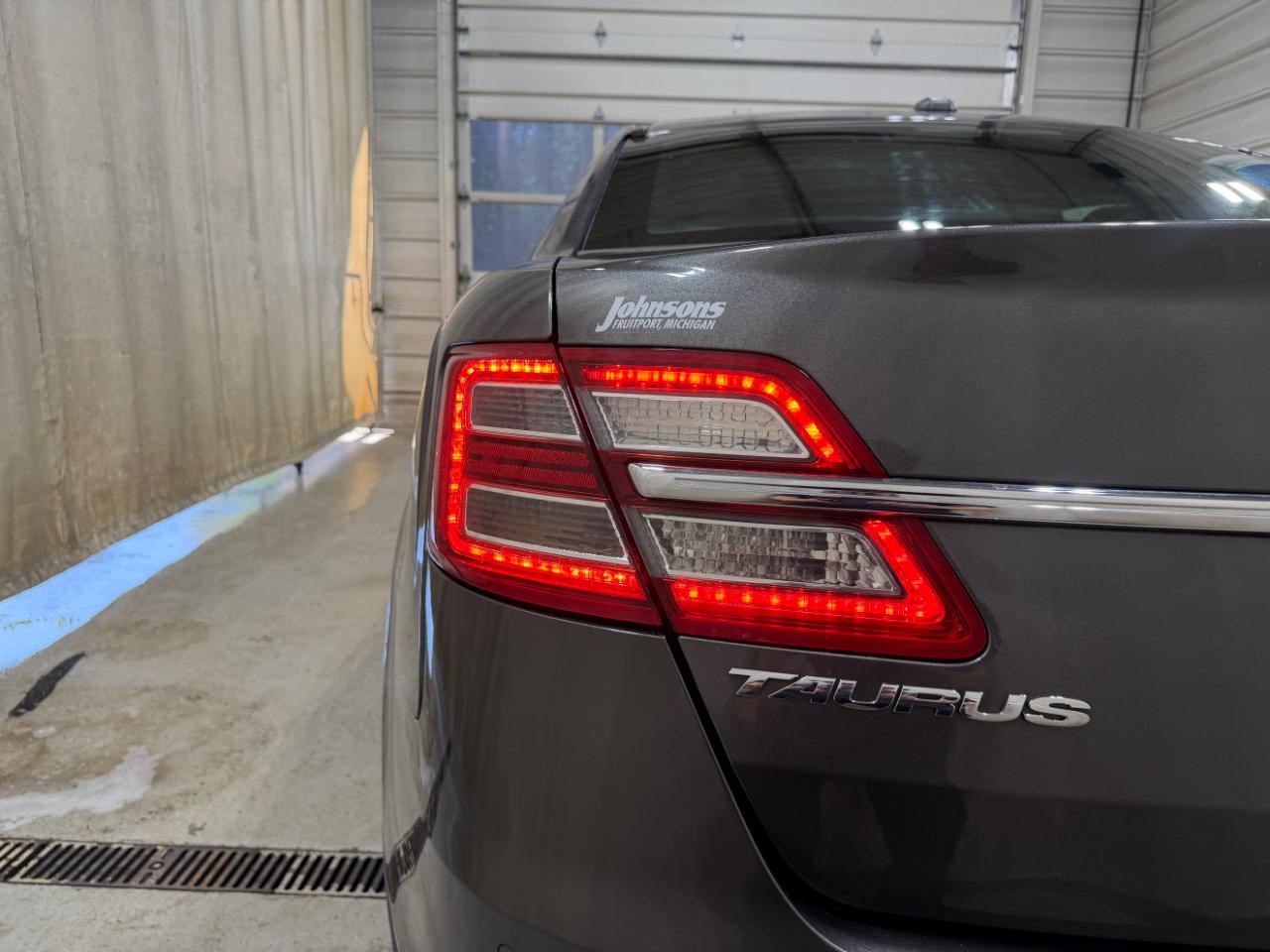 Ford Taurus SEL FWD 2018