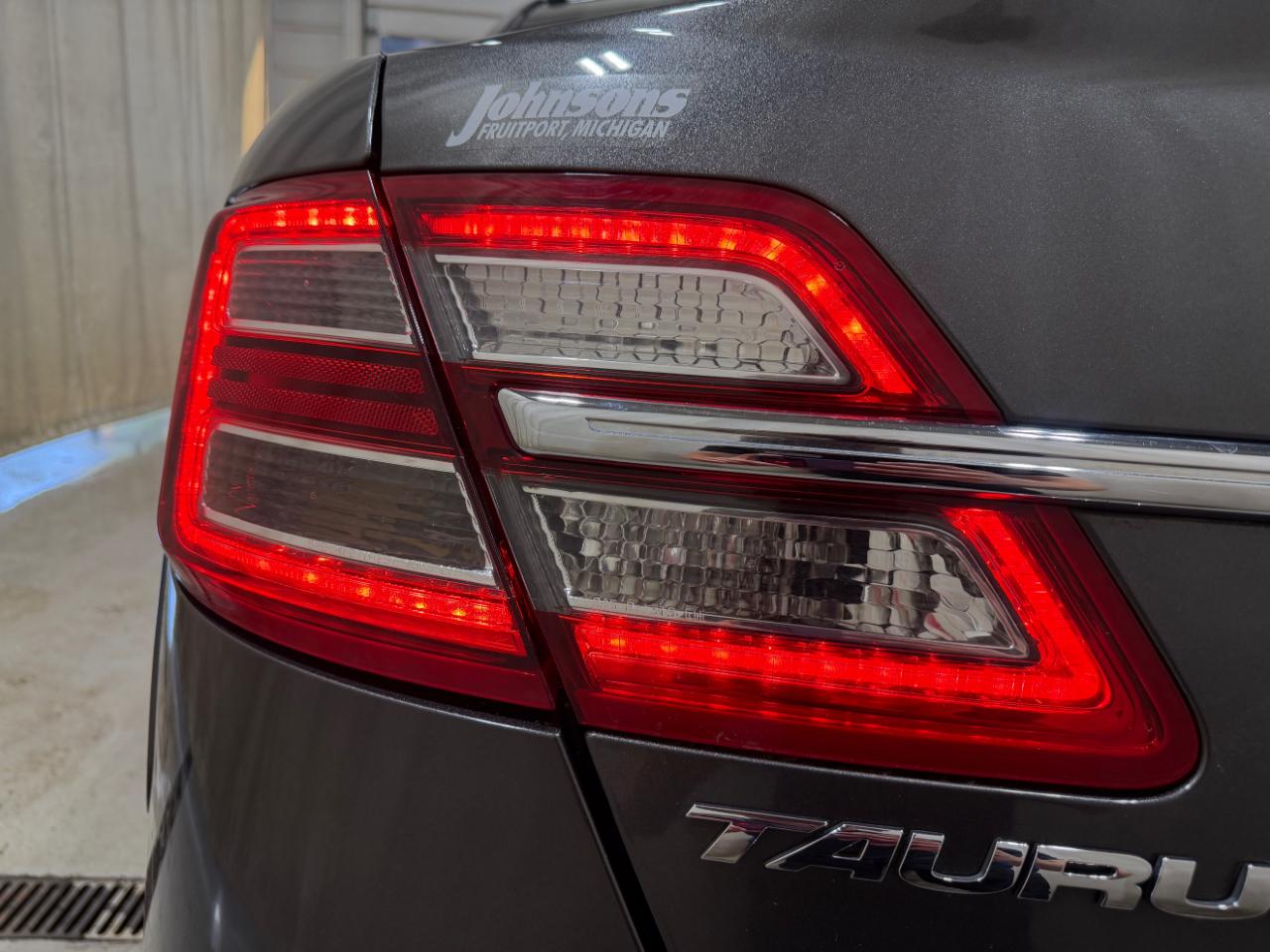 Ford Taurus SEL FWD 2018