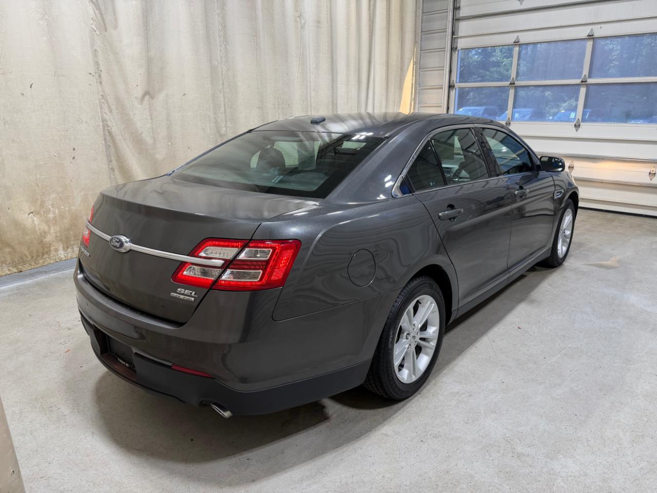 Ford Taurus SEL FWD 2018