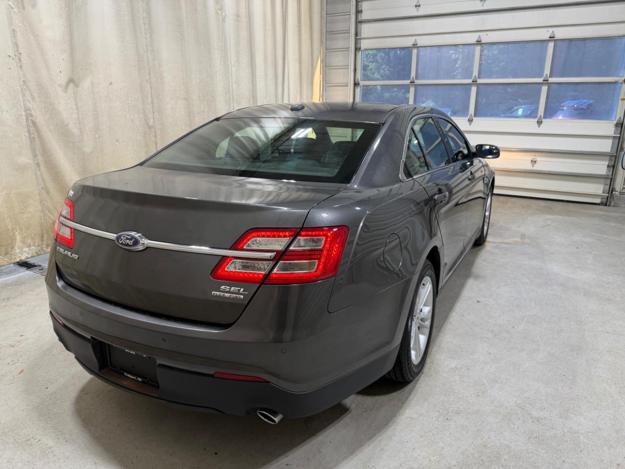 Ford Taurus SEL FWD 2018