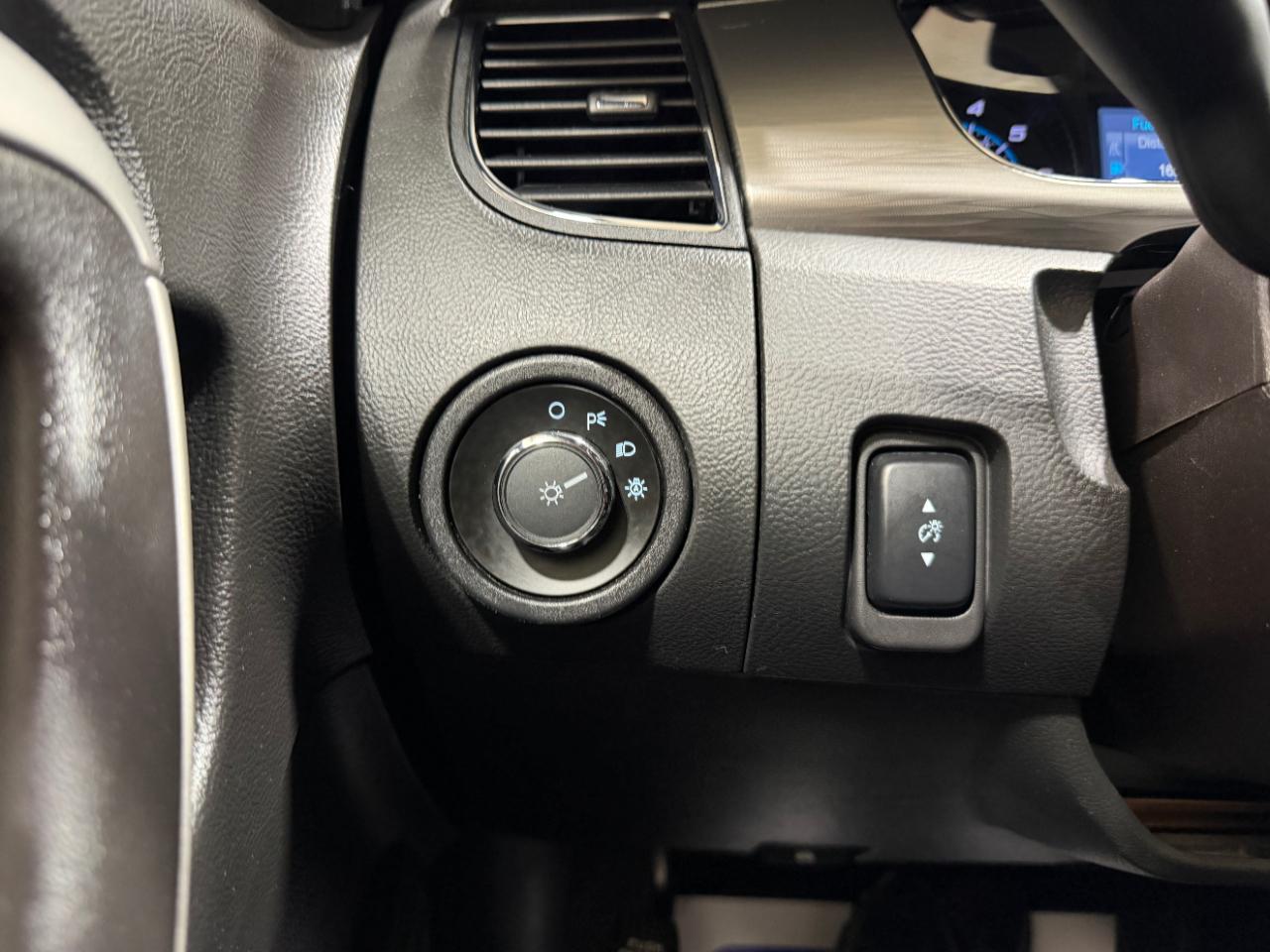 Ford Taurus SEL FWD 2018