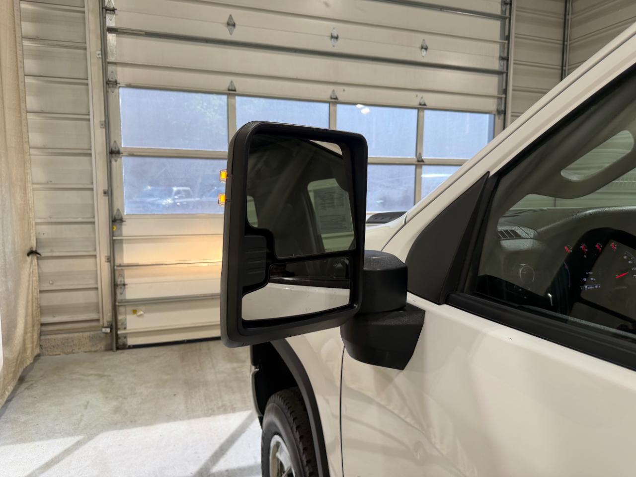 Chevrolet Silverado 2500HD 4WD Reg Cab 142" Work Truck 2022