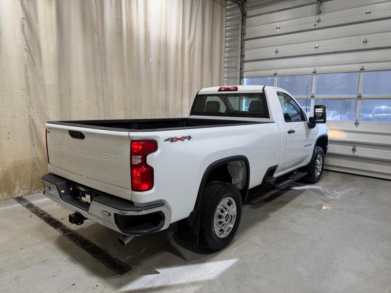 Chevrolet Silverado 2500HD 4WD Reg Cab 142" Work Truck 2022
