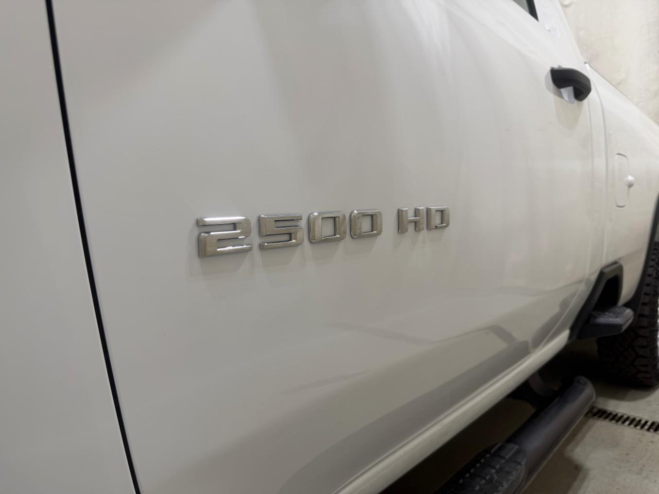 Chevrolet Silverado 2500HD 4WD Reg Cab 142" Work Truck 2022