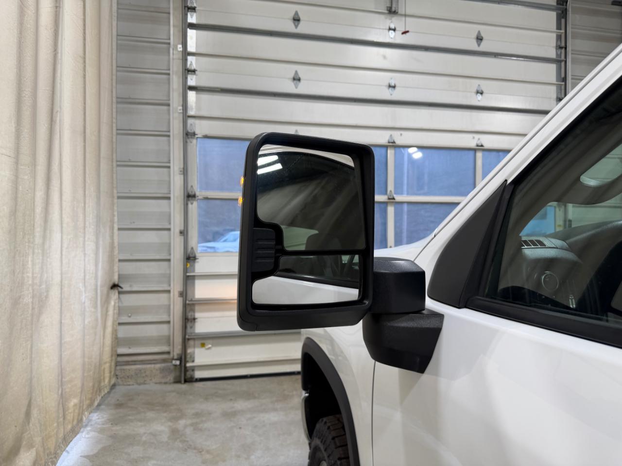 Chevrolet Silverado 2500HD 4WD Reg Cab 142" Work Truck 2022