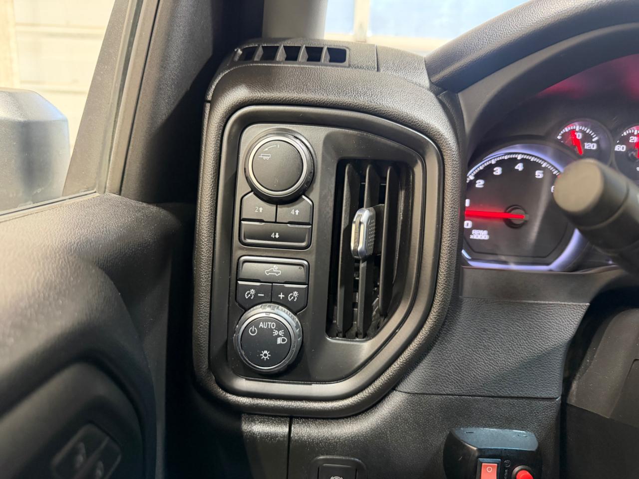 Chevrolet Silverado 2500HD 4WD Reg Cab 142" Work Truck 2022