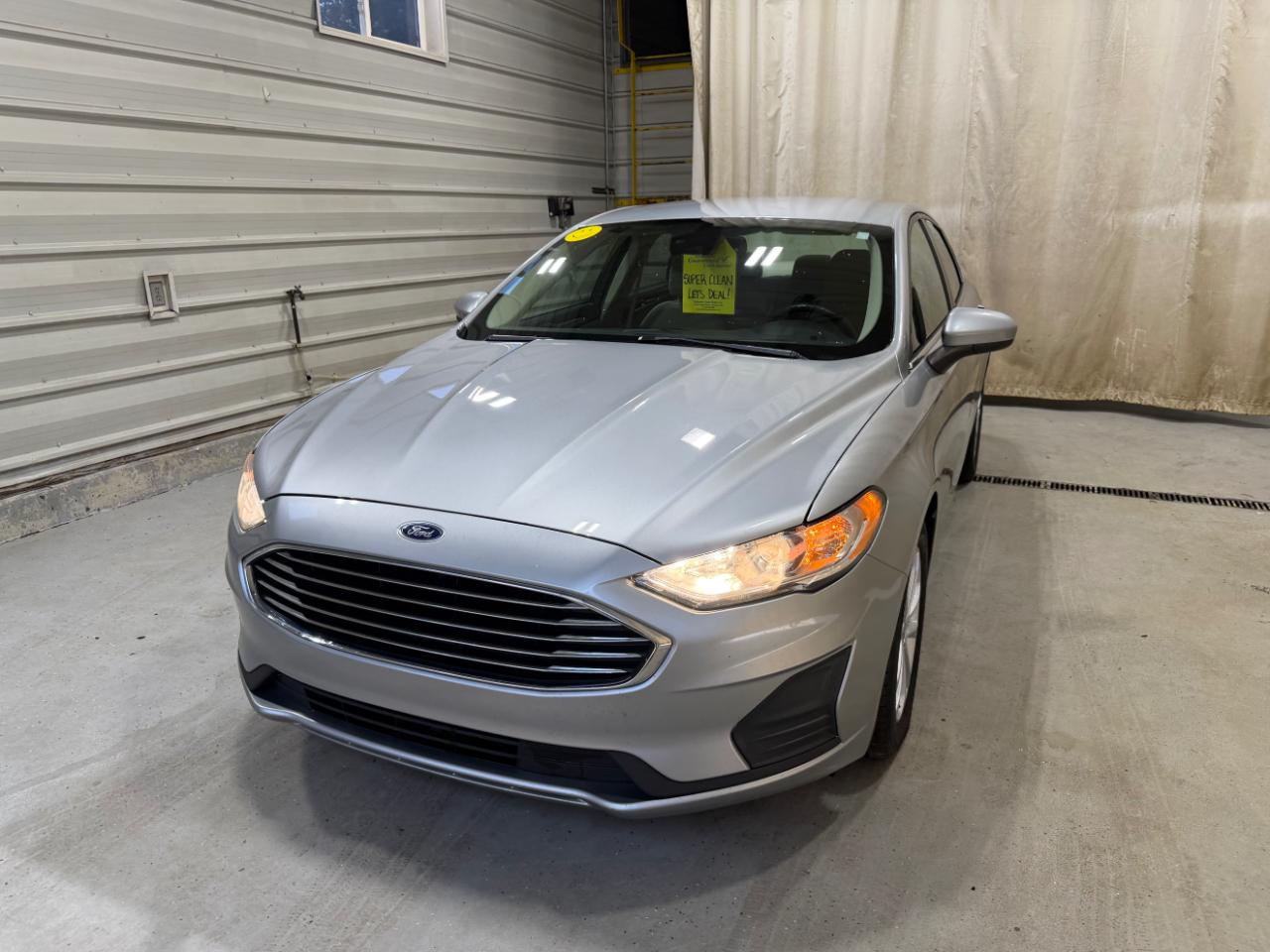 Ford Fusion SE FWD 2020