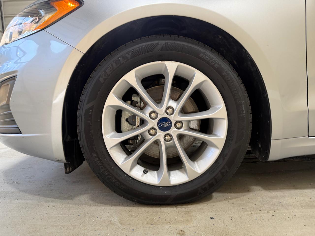 Ford Fusion SE FWD 2020