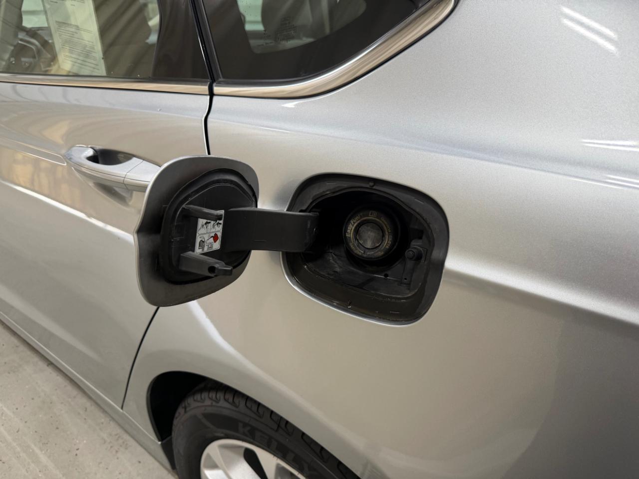 Ford Fusion SE FWD 2020