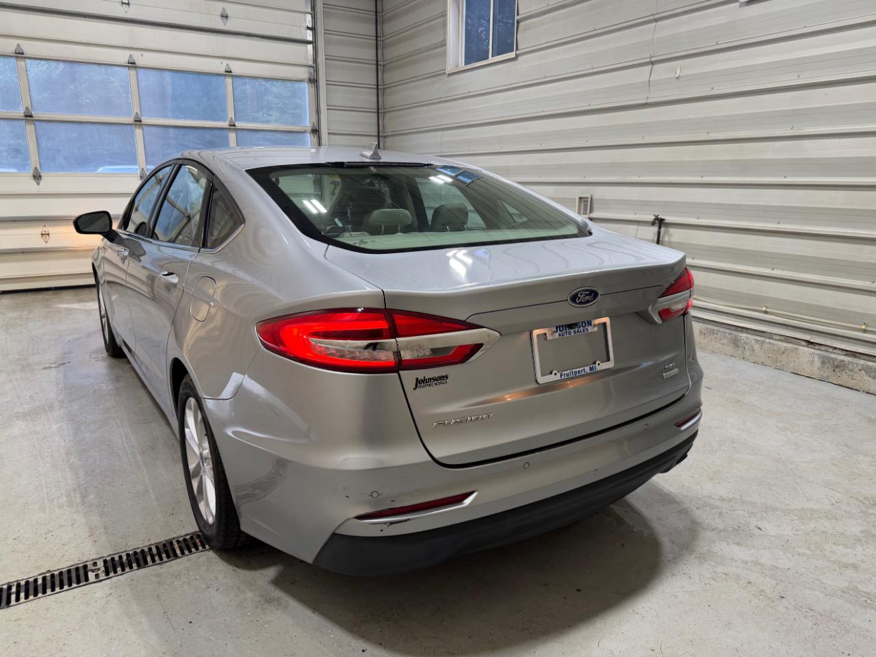 Ford Fusion SE FWD 2020