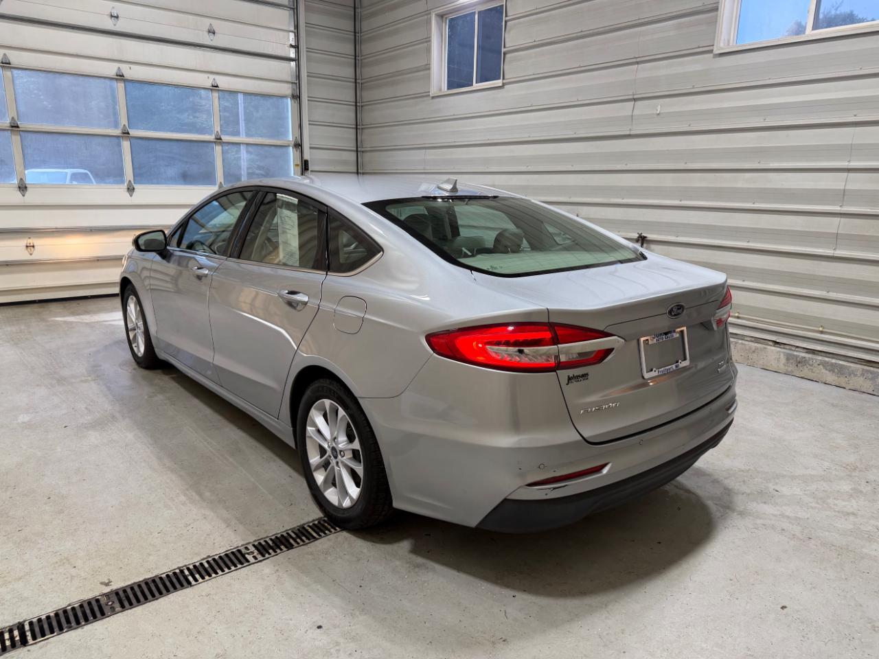 Ford Fusion SE FWD 2020