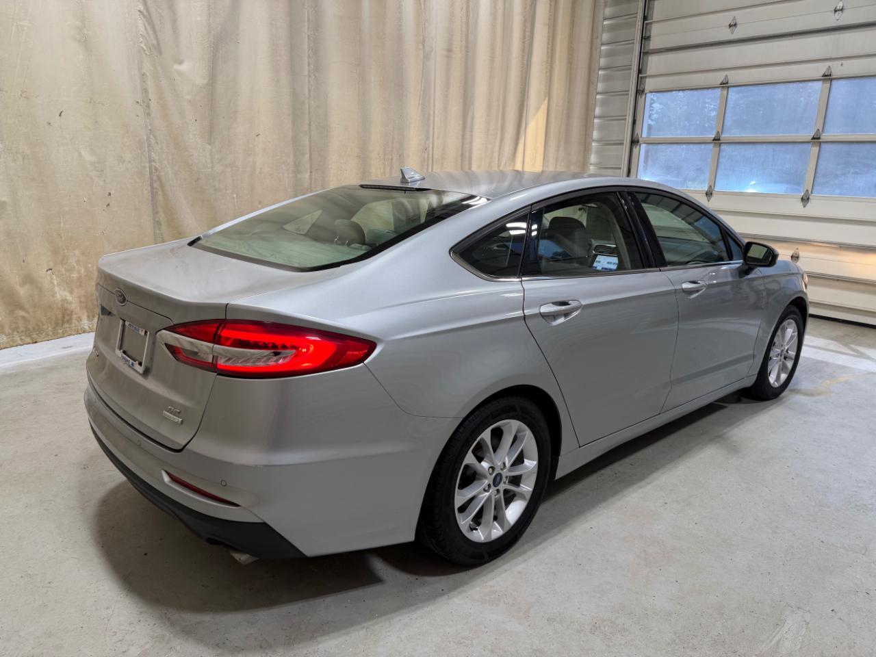 Ford Fusion SE FWD 2020