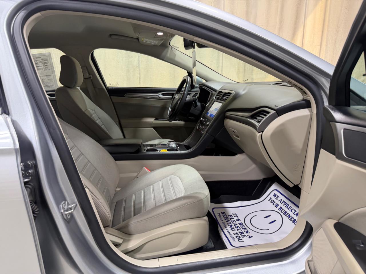 Ford Fusion SE FWD 2020