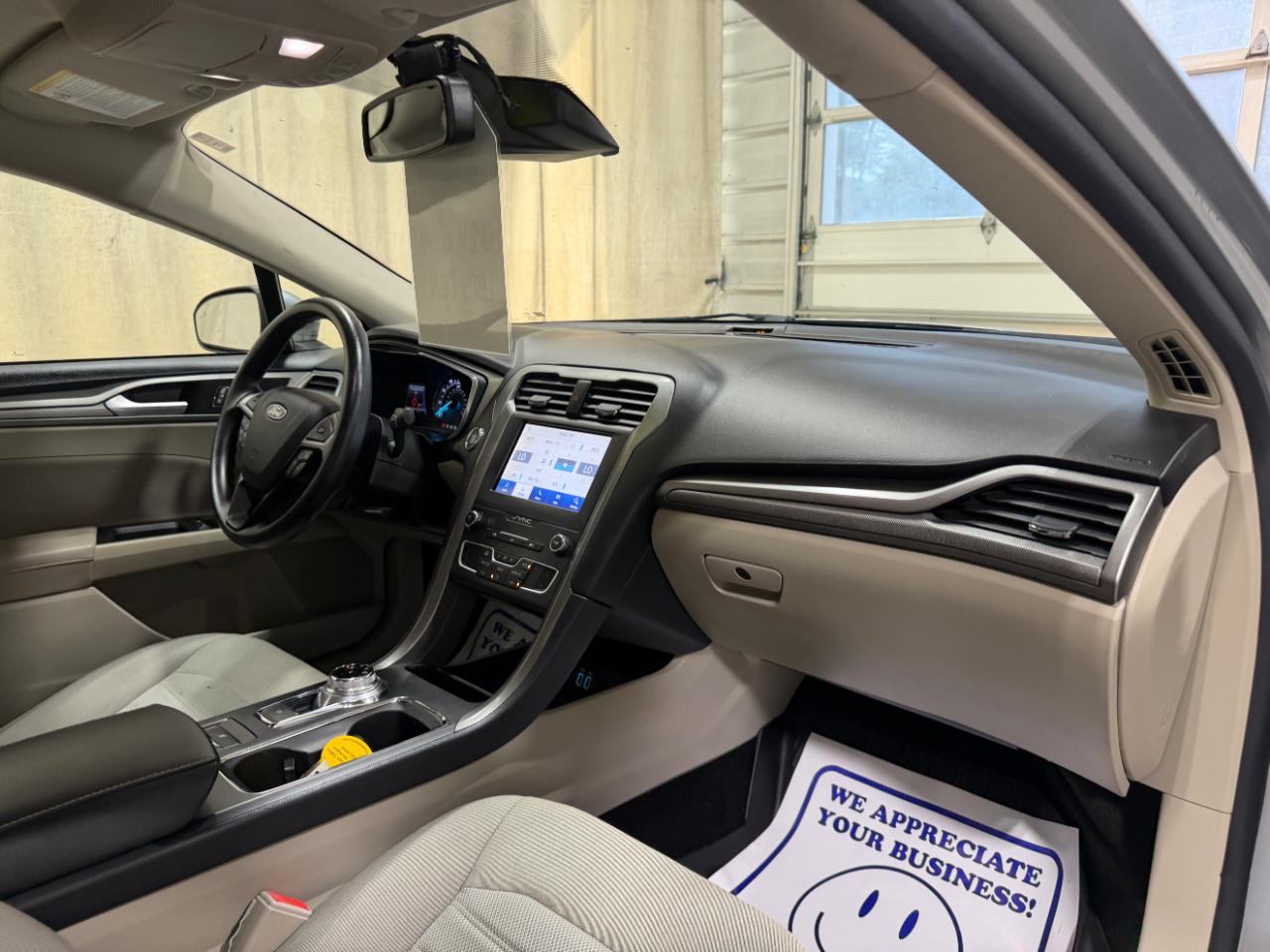 Ford Fusion SE FWD 2020