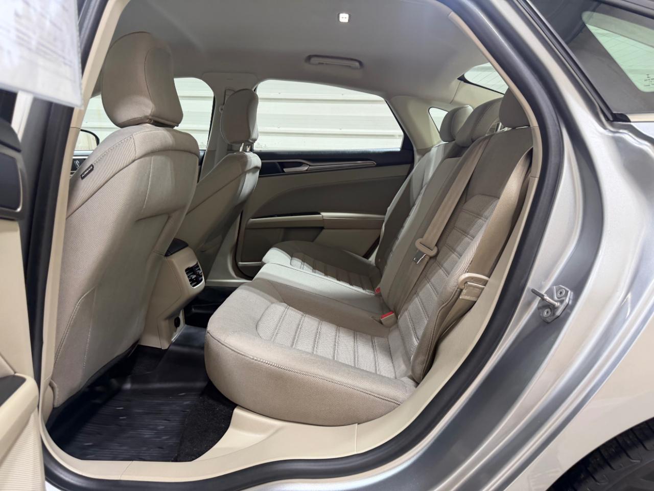 Ford Fusion SE FWD 2020