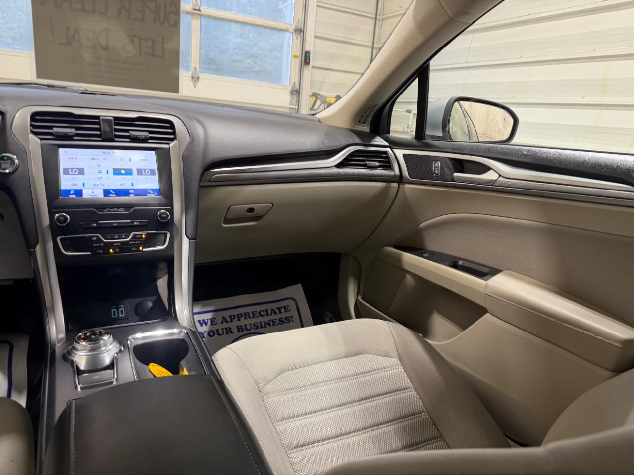 Ford Fusion SE FWD 2020