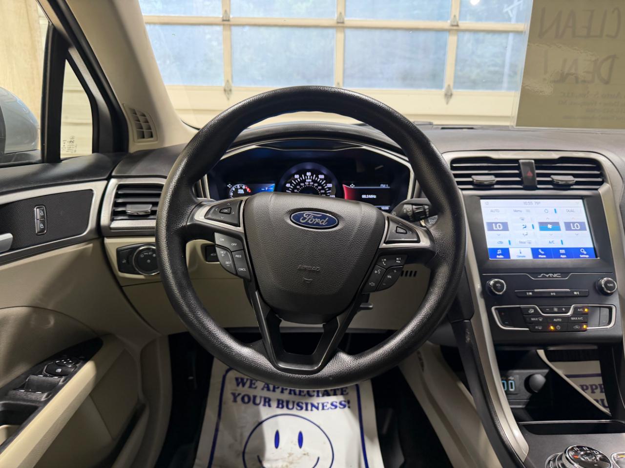 Ford Fusion SE FWD 2020